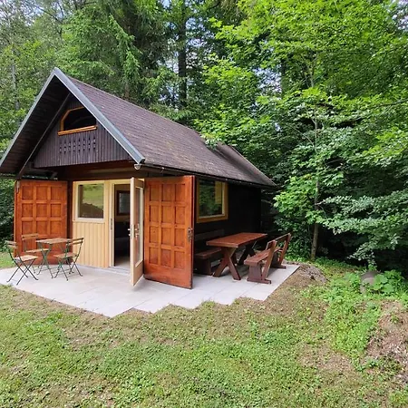 Glamping Fikfak Campsite