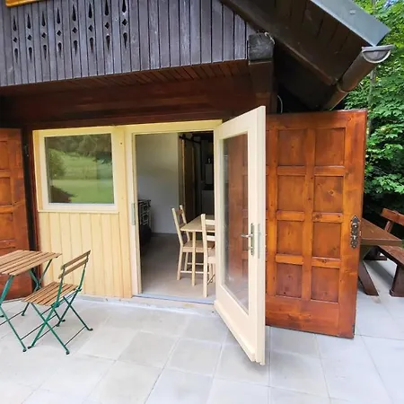 Glamping Fikfak Kamp